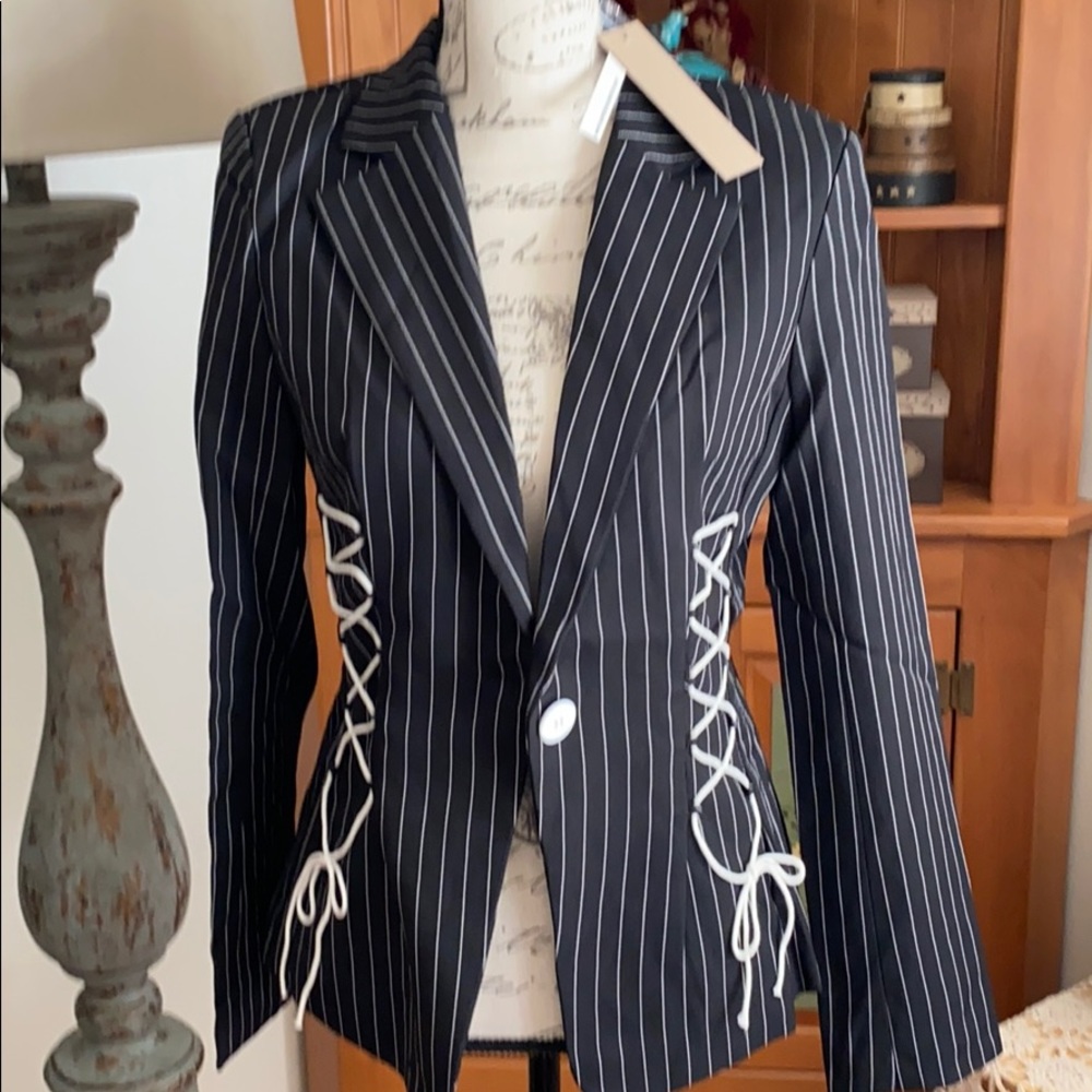 Beautiful Blazer - Picture 7 of 10